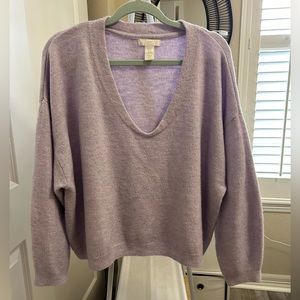 H&M knit blend purple sweater, Pullover V neckline. Size XL.